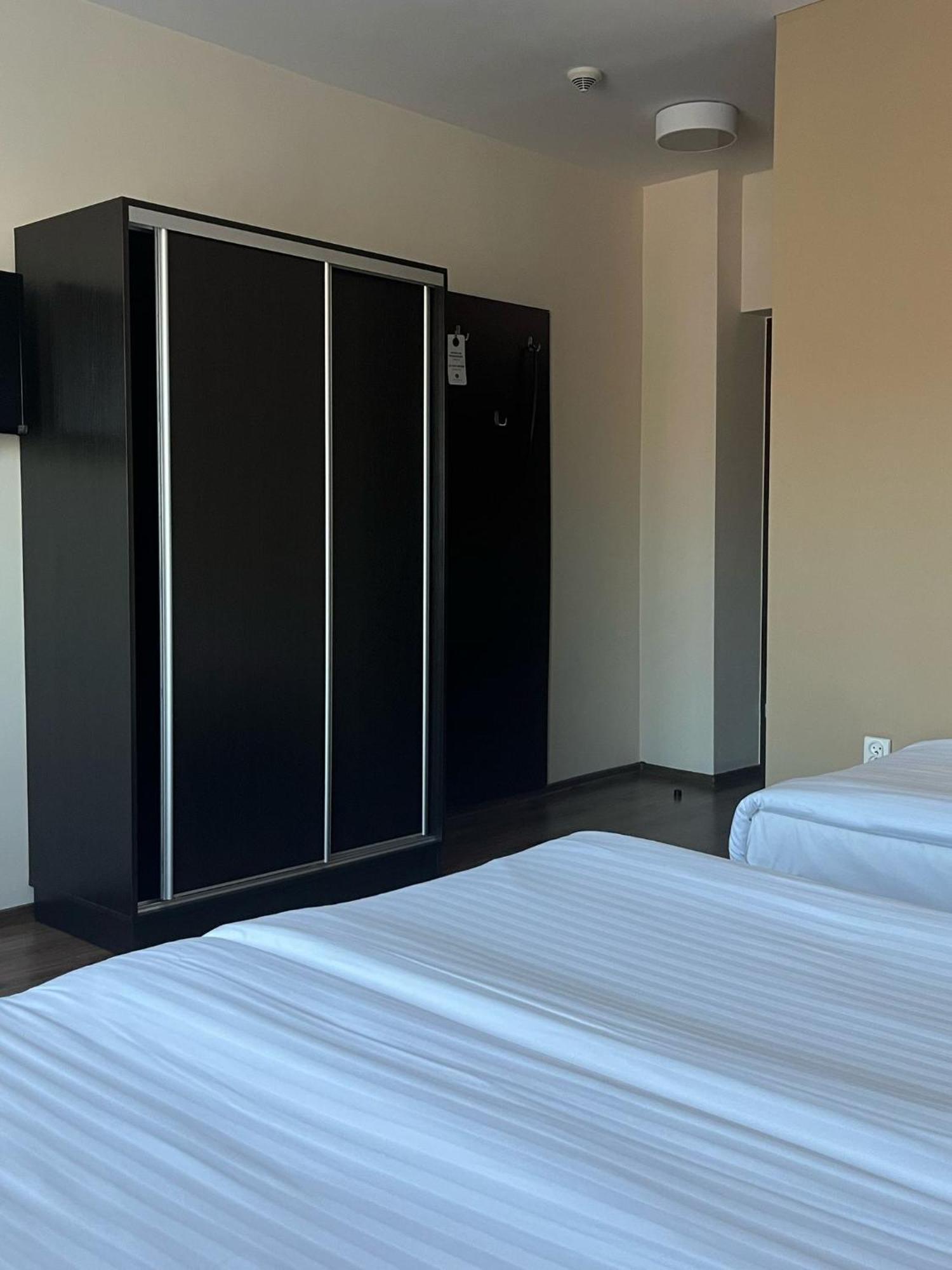 Boutique Hotel'S Бытом Экстерьер фото